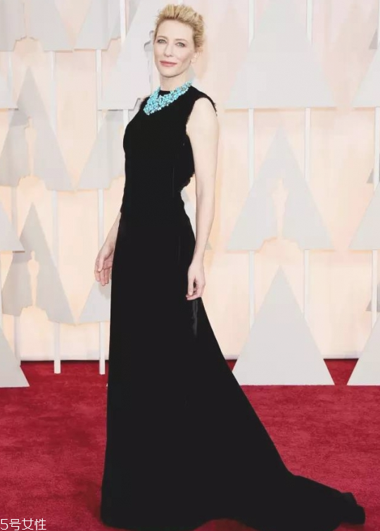 圓肩駝背怎么矯正 教你如何矯正圓肩駝背 圓肩駝背怎么矯正 教你如何矯正圓肩駝背