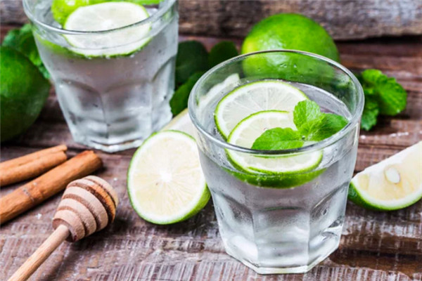 擠檸檬汁的技巧 簡(jiǎn)易取得檸檬汁 擠檸檬汁的技巧 簡(jiǎn)易取得檸檬汁