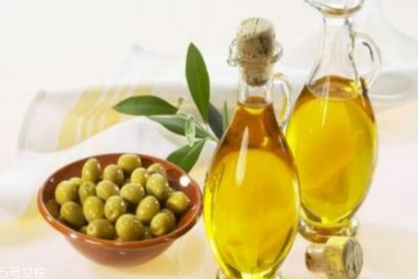 食用的橄欖油可以護膚嗎 食用橄欖油和護膚橄欖油的區(qū)別 食用的橄欖油可以護膚嗎 食用橄欖油和護膚橄欖油的區(qū)別