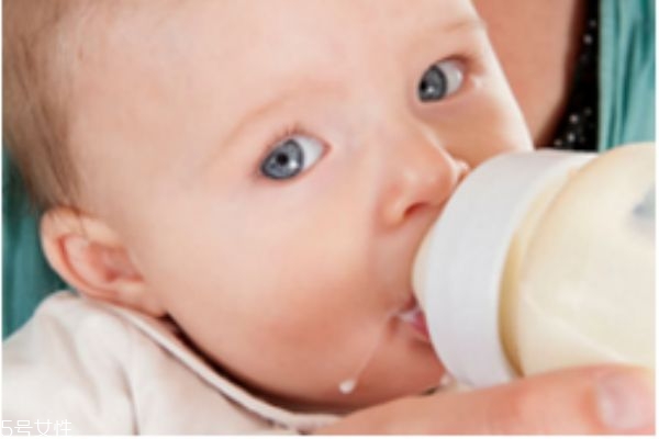 嬰兒喝奶粉過敏了怎么辦有哪些癥狀 嬰兒喝奶粉過敏了怎么辦有哪些癥狀
