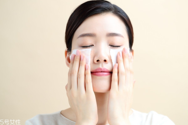 上妝浮粉怎么辦 妝前按摩來幫忙
