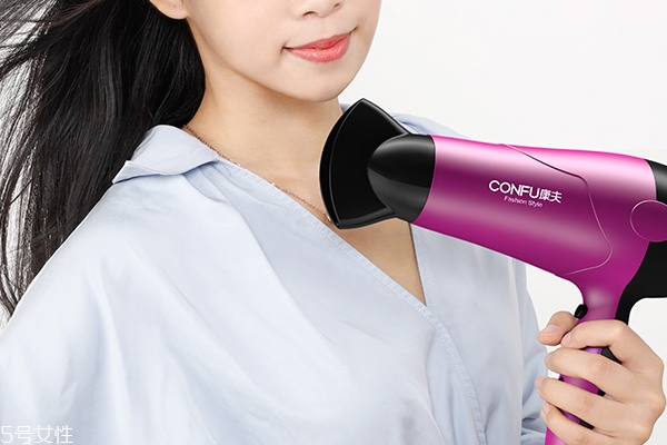 吹風(fēng)機(jī)對人體有害嗎 輻射小到忽略不計(jì)