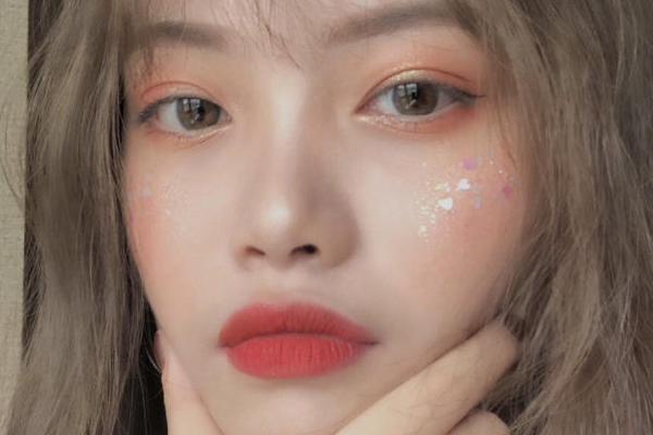 淚眼妝畫法圖解 打造無(wú)害氣質(zhì)