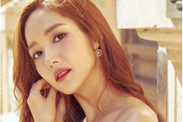 塌鼻子怎么畫眼影 突出臉部輪廓的化妝步驟與技巧 塌鼻子怎么畫眼影 突出臉部輪廓的化妝步驟與技巧