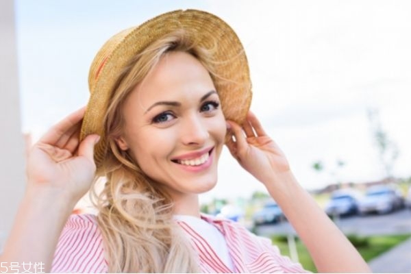 塌鼻子怎么畫眼影 突出臉部輪廓的化妝步驟與技巧 塌鼻子怎么畫眼影 突出臉部輪廓的化妝步驟與技巧