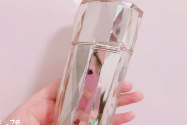 cpb手榴彈精華好用嗎 號(hào)稱除了貴沒有別的缺點(diǎn)的肌底液 cpb手榴彈精華好用嗎 號(hào)稱除了貴沒有別的缺點(diǎn)的肌底液