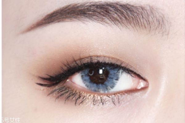 韓版吸血鬼妝容的畫(huà)法 吸血鬼妝教程