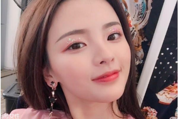 怎么畫少女妝 清新學(xué)生妝容畫法 怎么畫少女妝 清新學(xué)生妝容畫法