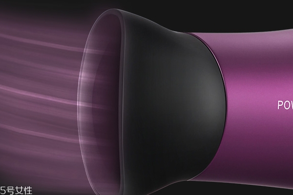 吹風(fēng)機(jī)的妙用 消除畏寒狀態(tài) 吹風(fēng)機(jī)的妙用 消除畏寒狀態(tài)