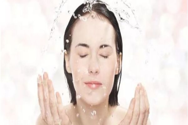 洗面奶怎么用最正確 如何正確使用洗面奶 洗面奶怎么用最正確 如何正確使用洗面奶