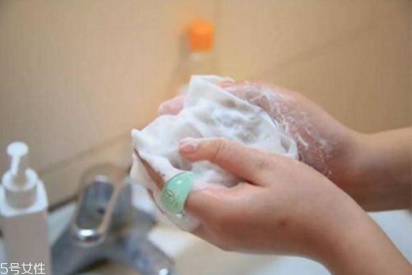 洗面奶起泡網(wǎng)怎么用 洗面奶一定要起泡嗎 洗面奶起泡網(wǎng)怎么用 洗面奶一定要起泡嗎