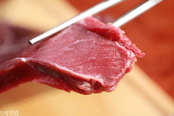 上腦牛排是哪個(gè)部位 油脂豐富的牛背脊 上腦牛排是哪個(gè)部位 油脂豐富的牛背脊