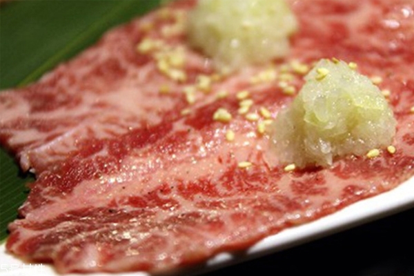 牛小排是牛的哪個(gè)部位 牛胸腔左右兩側(cè)肋骨部分 牛小排是牛的哪個(gè)部位 牛胸腔左右兩側(cè)肋骨部分