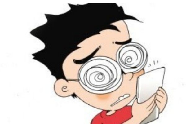 晚上玩手機(jī)開(kāi)燈好還是不開(kāi)燈好 你用對(duì)了嗎 晚上玩手機(jī)開(kāi)燈好還是不開(kāi)燈好 你用對(duì)了嗎