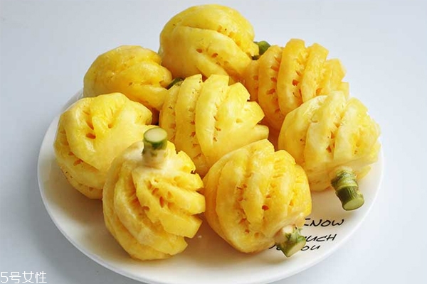 鳳梨和菠蘿一樣嗎 鳳梨和菠蘿對比圖 鳳梨和菠蘿一樣嗎 鳳梨和菠蘿對比圖