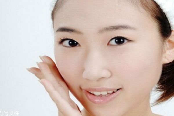 鼻子上黑頭多怎么辦 鼻子黑頭多的原因 鼻子上黑頭多怎么辦 鼻子黑頭多的原因