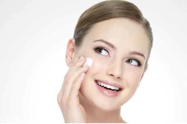 鼻子上黑頭多怎么辦 鼻子黑頭多的原因 鼻子上黑頭多怎么辦 鼻子黑頭多的原因