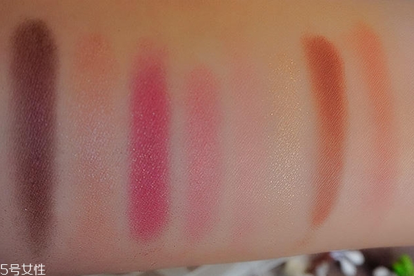 稚優(yōu)泉十色眼影怎么樣 一點(diǎn)不輸大牌 稚優(yōu)泉十色眼影怎么樣 一點(diǎn)不輸大牌