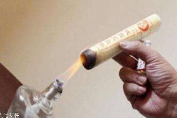 艾灸對(duì)痛經(jīng)有效果嗎 治療痛經(jīng)的艾灸方法 艾灸對(duì)痛經(jīng)有效果嗎 治療痛經(jīng)的艾灸方法