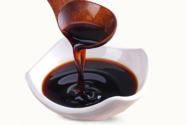 釀造醬油與配制醬油的區(qū)別 釀造醬油與配制醬油哪個好
