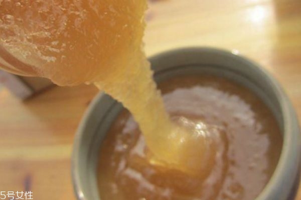 蜂蜜夏天也會(huì)結(jié)晶嗎 蜂蜜結(jié)晶了還能吃嗎 蜂蜜夏天也會(huì)結(jié)晶嗎 蜂蜜結(jié)晶了還能吃嗎