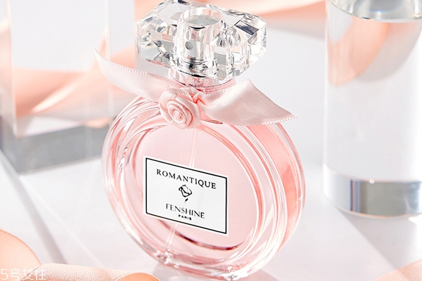 噴香水也是有講究的，怎么讓香味更持久