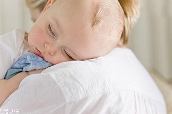 幼兒急疹發(fā)燒怎么辦 幼兒急疹典型的特點(diǎn)