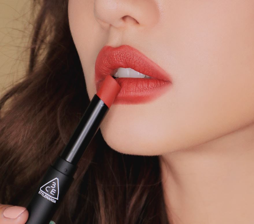 顯白的紅色系口紅 精選10款顯白紅色調(diào)唇膏 顯白的紅色系口紅 精選10款顯白紅色調(diào)唇膏