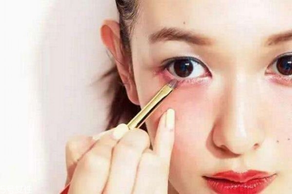 日系少女妝容畫(huà)法 日本女生粉嫩妝容 日系少女妝容畫(huà)法 日本女生粉嫩妝容