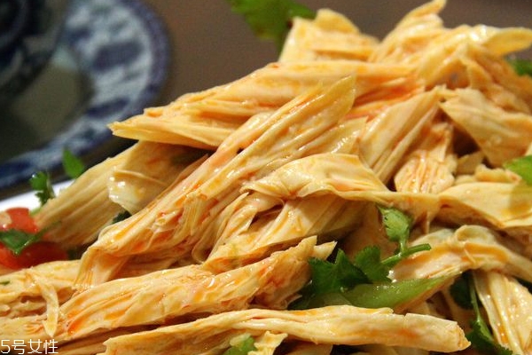 泡腐竹用什么水 溫水泡不會軟硬不均 泡腐竹用什么水 溫水泡不會軟硬不均