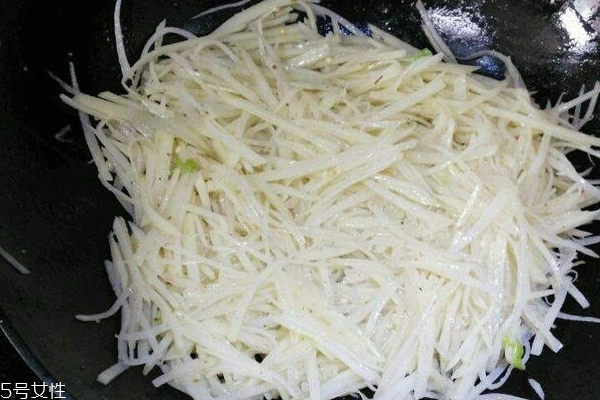 土豆絲粘鍋怎么辦 掌握3個小秘訣 土豆絲粘鍋怎么辦 掌握3個小秘訣