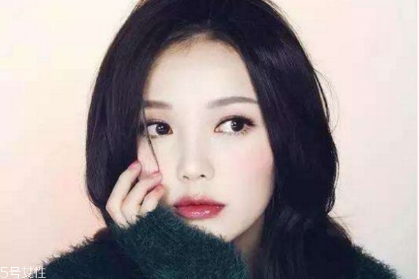 2018秋冬流行唇妝 2018秋冬彩妝 2018秋冬流行唇妝 2018秋冬彩妝