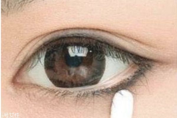 胖臉mm怎么畫眼妝 將眼睛變大的眼線畫法 胖臉mm怎么畫眼妝 將眼睛變大的眼線畫法
