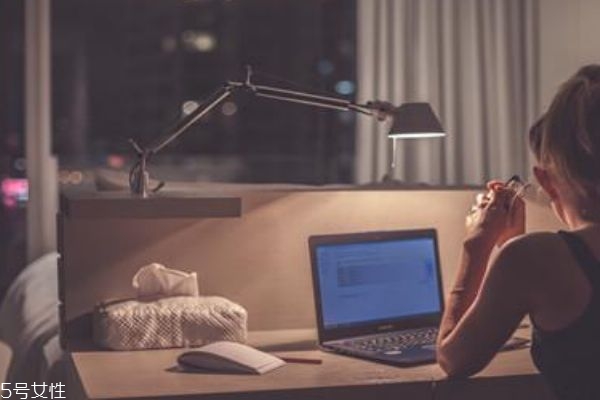 開車犯困六個(gè)妙招幫你提神 為什么開車容易犯困 開車犯困六個(gè)妙招幫你提神 為什么開車容易犯困