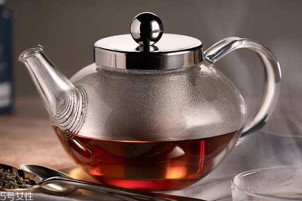 伯爵紅茶用什么水泡好 礦泉水或純凈水 伯爵紅茶用什么水泡好 礦泉水或純凈水