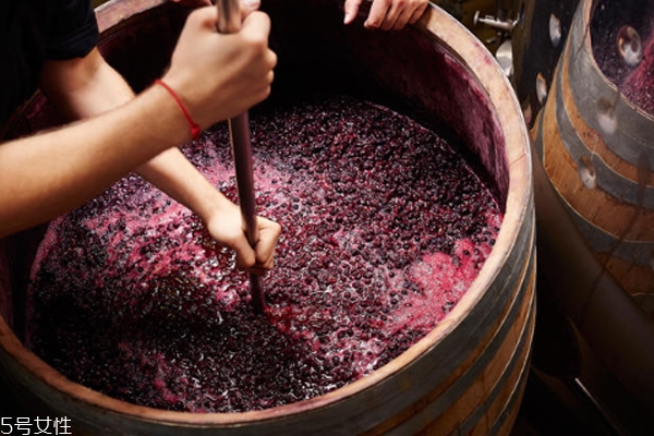 酒莊酒和酒商酒哪個好 酒莊酒和酒商酒標志怎么區(qū)分