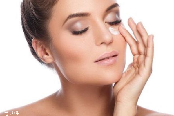 哪些護膚品是必要的 有什么必須要入手的護膚品 哪些護膚品是必要的 有什么必須要入手的護膚品