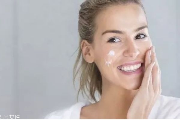 哪些護膚品是必要的 有什么必須要入手的護膚品 哪些護膚品是必要的 有什么必須要入手的護膚品