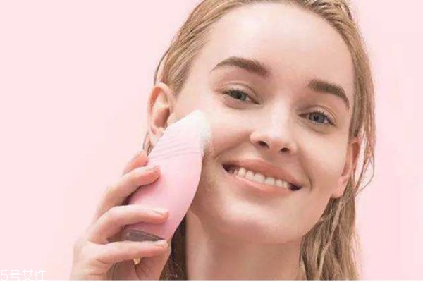 潔面儀會(huì)去鼻子黑頭嗎 潔面儀正確使用方法 潔面儀會(huì)去鼻子黑頭嗎 潔面儀正確使用方法