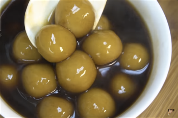 紅糖姜汁湯圓的做法 補(bǔ)血暖胃味道香甜 紅糖姜汁湯圓的做法 補(bǔ)血暖胃味道香甜