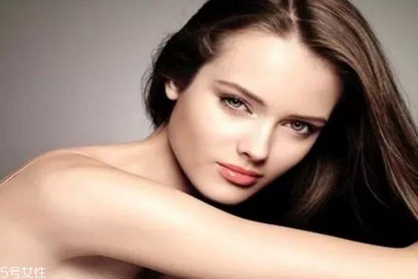 腿上皮膚干燥像魚(yú)鱗 有可能是魚(yú)鱗病