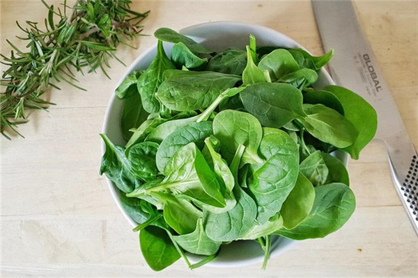 吃菠菜有什么好處 這樣吃菠菜更健康 吃菠菜有什么好處 這樣吃菠菜更健康