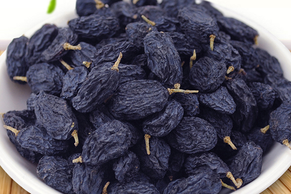 葡萄干上的白霜是什么 析出的糖分 葡萄干上的白霜是什么 析出的糖分