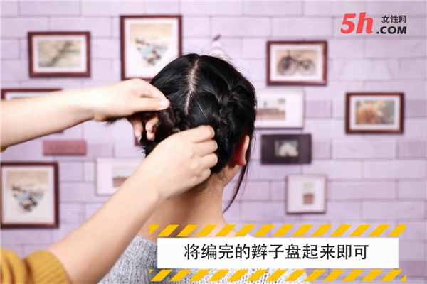 清爽三股辮盤(pán)發(fā)教程 清爽三股辮盤(pán)發(fā)教程