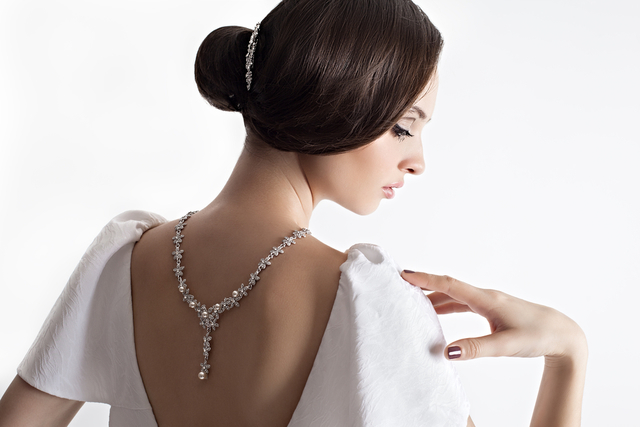 女性背部長痘痘的原因與怎么調(diào)理 女性背部長痘痘的原因與怎么調(diào)理