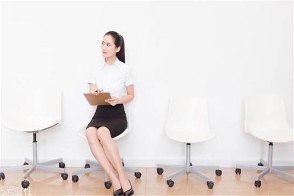 職業(yè)女性穿衣搭配 不同崗位有講究 職業(yè)女性穿衣搭配 不同崗位有講究