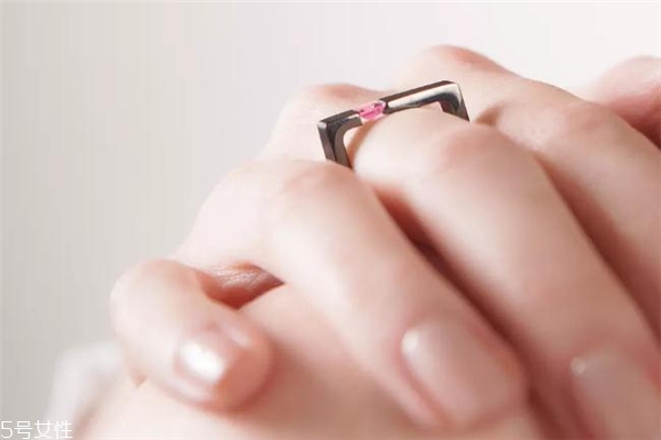 職場首飾搭配技巧 助你職場開掛 職場首飾搭配技巧 助你職場開掛