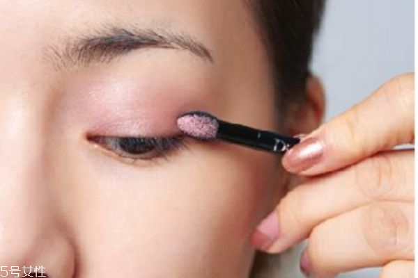粉色眼影怎么畫才好看 新娘眼影的顏色搭配 粉色眼影怎么畫才好看 新娘眼影的顏色搭配