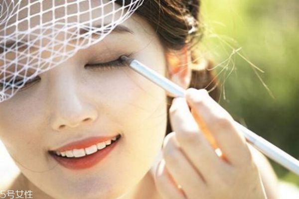 粉色眼影怎么畫才好看 新娘眼影的顏色搭配 粉色眼影怎么畫才好看 新娘眼影的顏色搭配