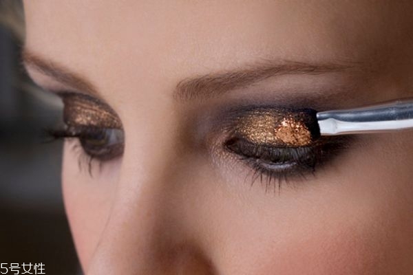 粉色眼影怎么畫才好看 新娘眼影的顏色搭配 粉色眼影怎么畫才好看 新娘眼影的顏色搭配